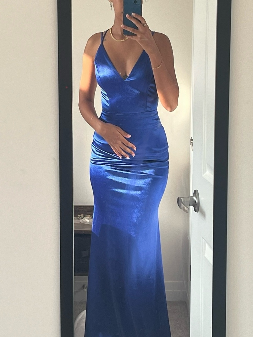 Elegant Royal Blue Satin V-Neck Evening Dress